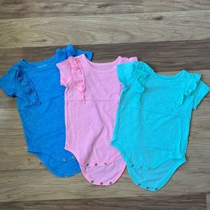 Ruffle onesie bundle 9M like new
